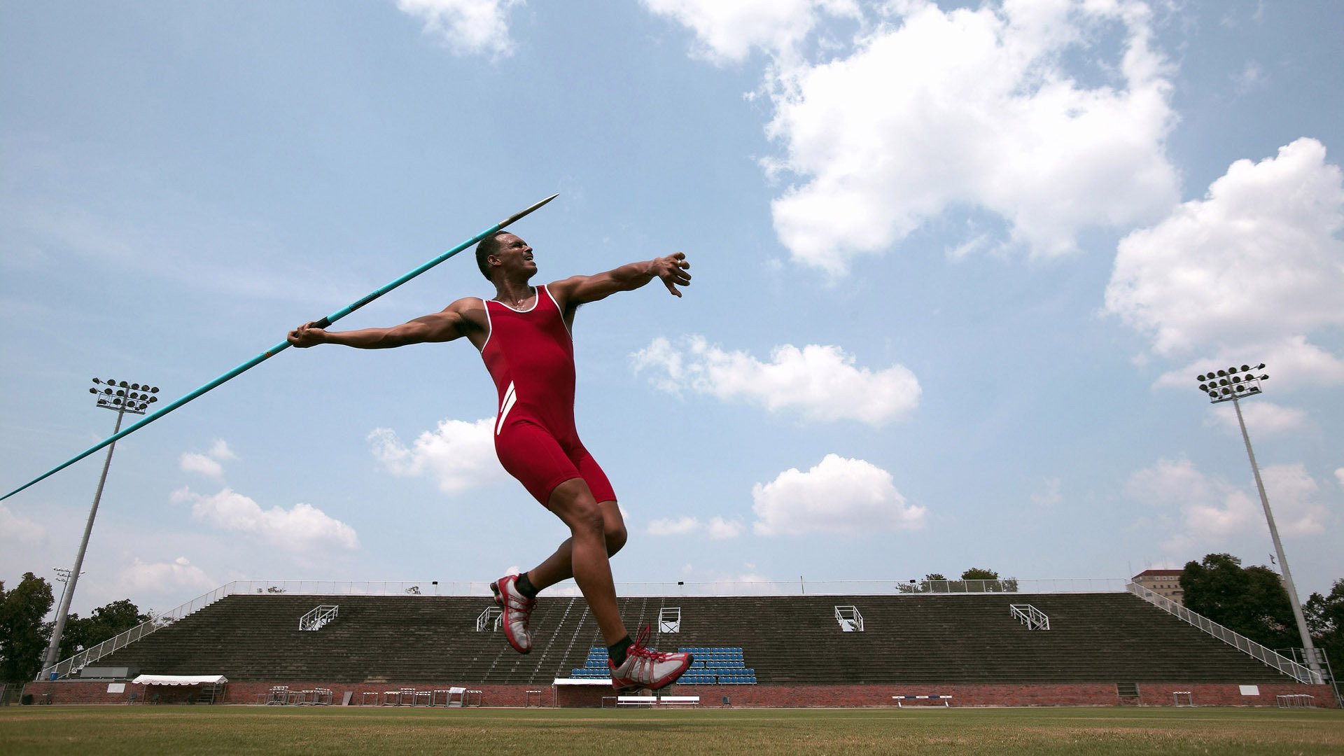 “尼古拉斯·桑特基的精准踢球技巧，推动阿根廷美洲狮队迎接世界挑战”