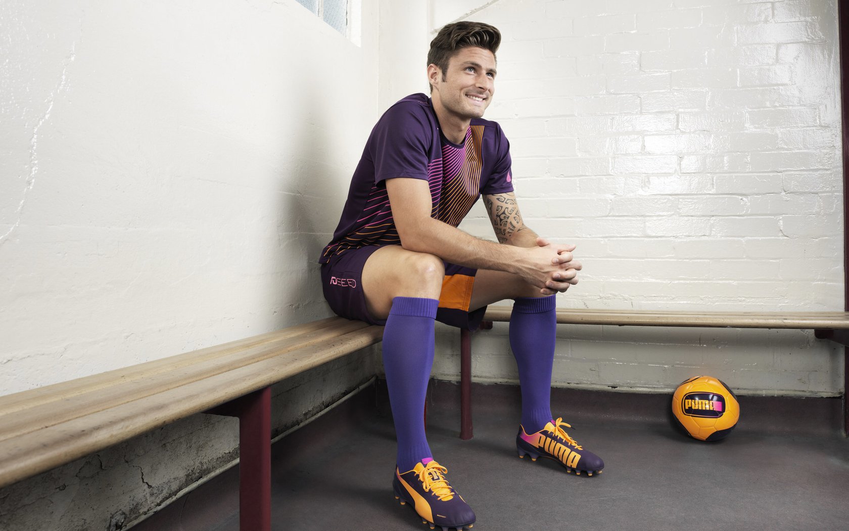 球迷文化持续创新，打造多样化的线上线下体验场景，足球线上活动